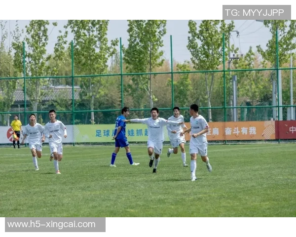 深圳足球裁判的成长之路与挑战解析：如何提升裁判水平与比赛公正性